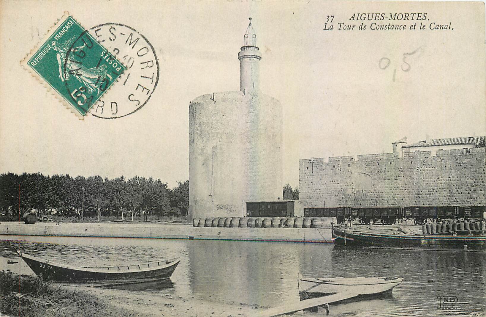 CPA Aigues Mortes La Tour de Constance et le Canal 