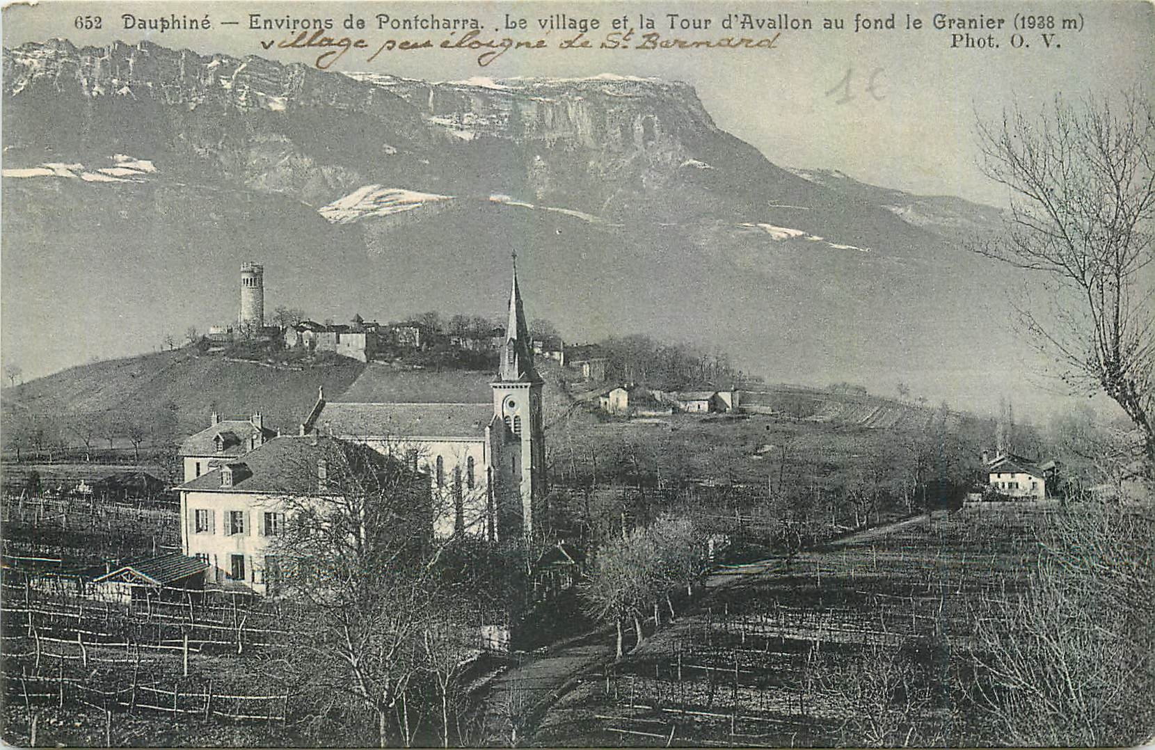 Dauphiné — Environs de Pontcharra — Le village et la Tour d'Avallon au fond le Granier (1938 m) — Phot. O. V.