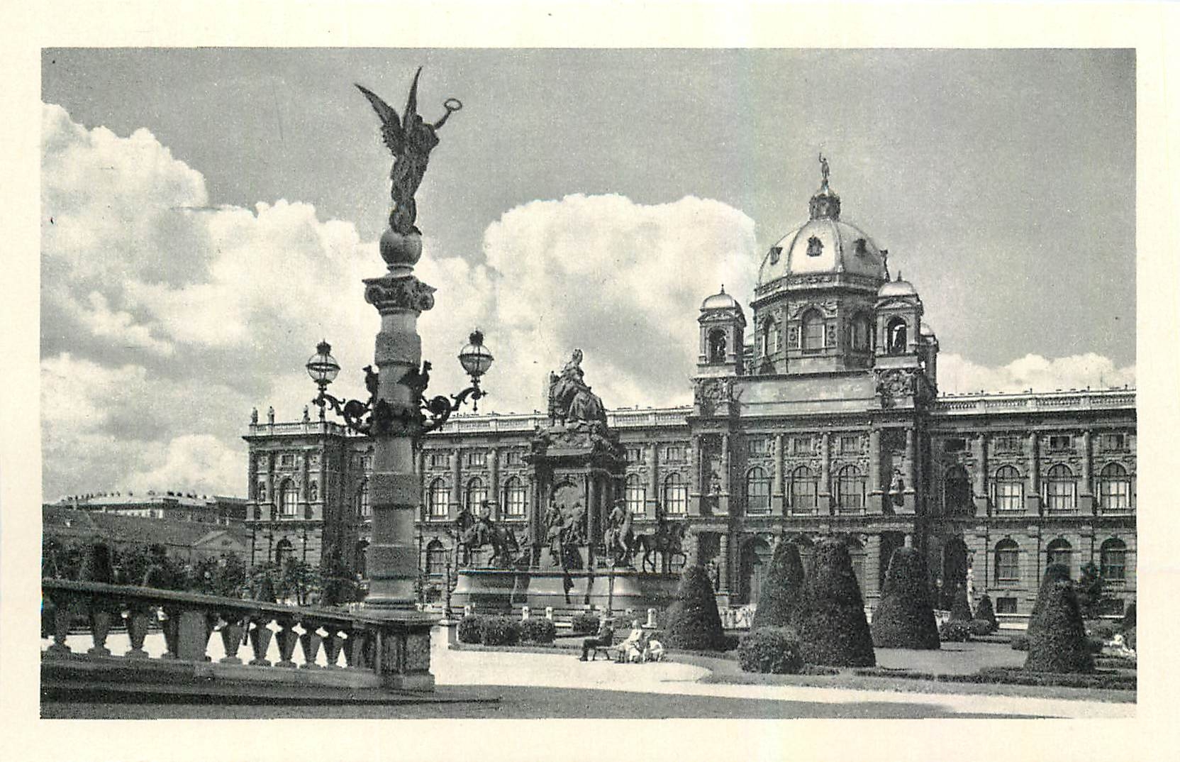 CPA Wien Museum mit Maria Theresia Denkmal 