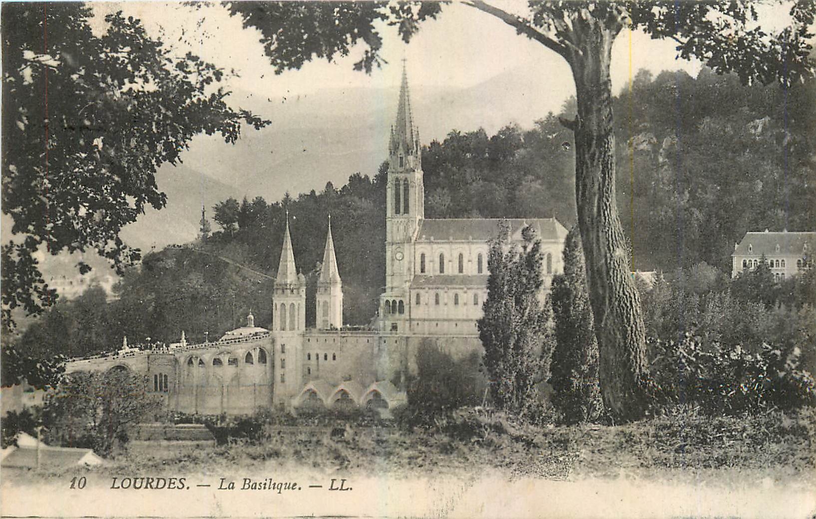 CPA Lourdes La Basilique 