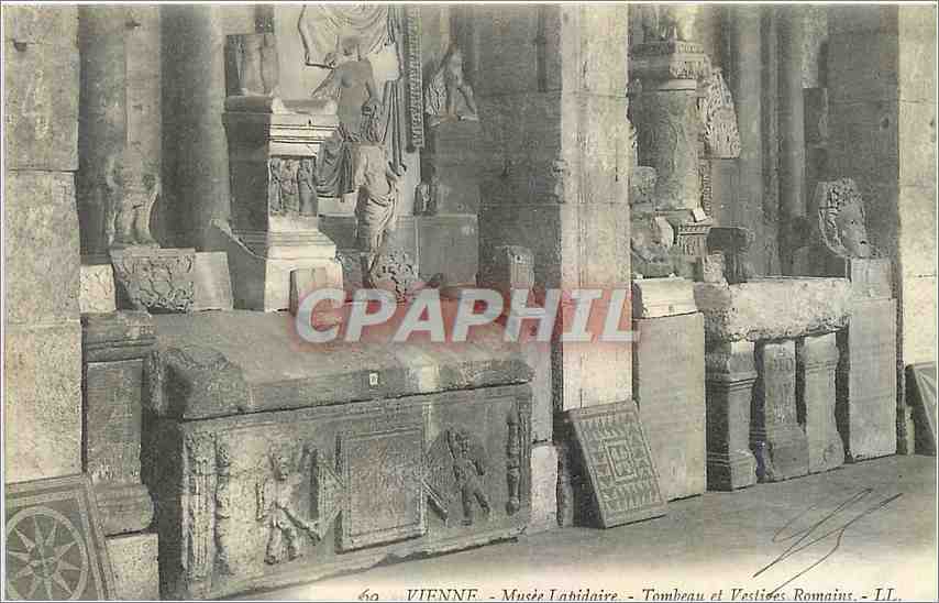 CPA Vienne Musee Lapidaire Tombeau et Vestiges Romains 