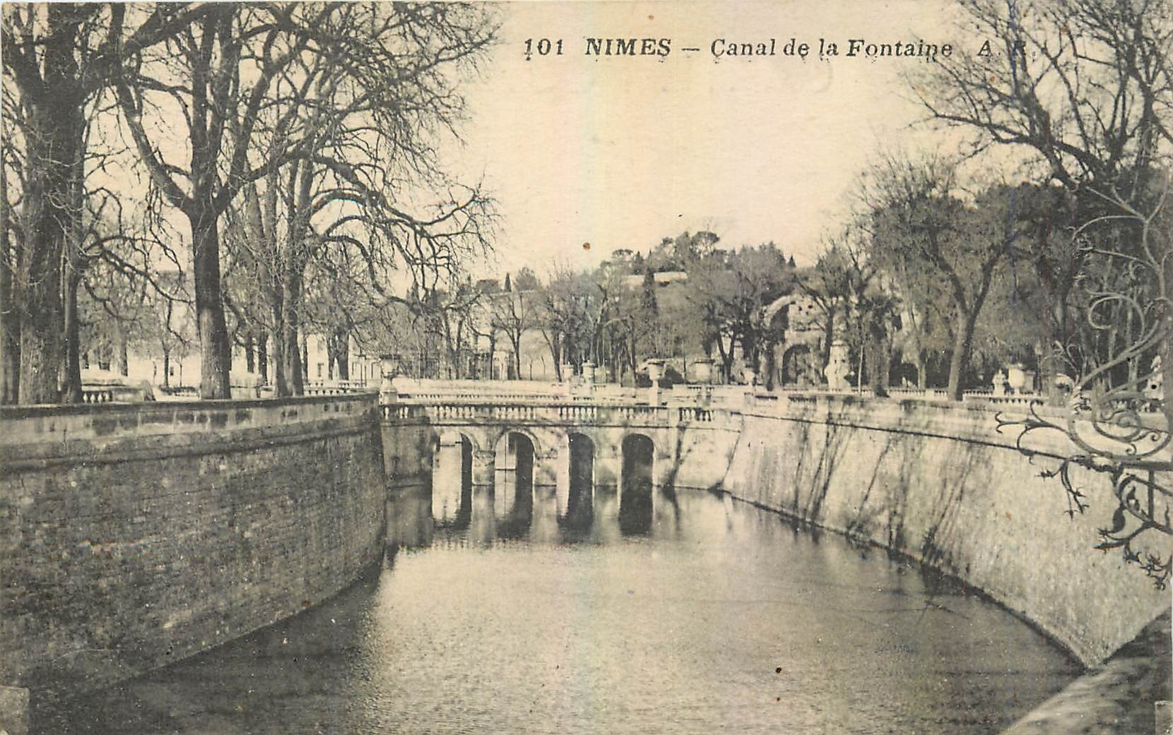 CPA Nimes Canal de la Fontaine 