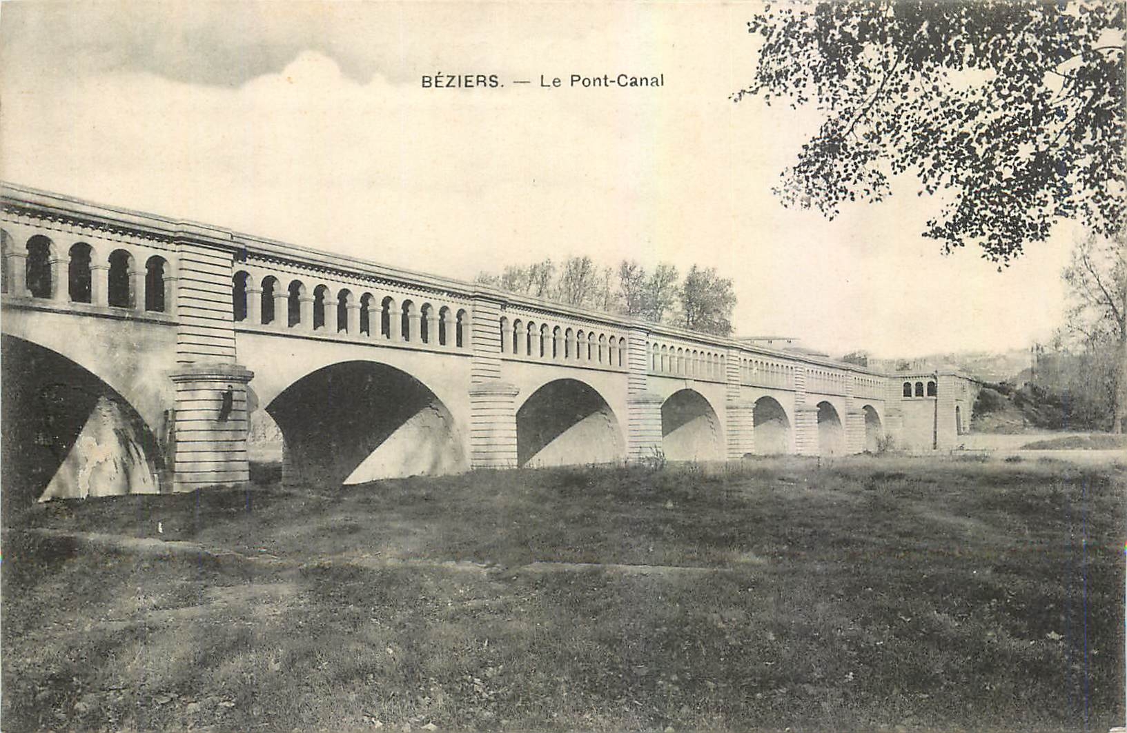 CPA Beziers Le Pont Canal 
