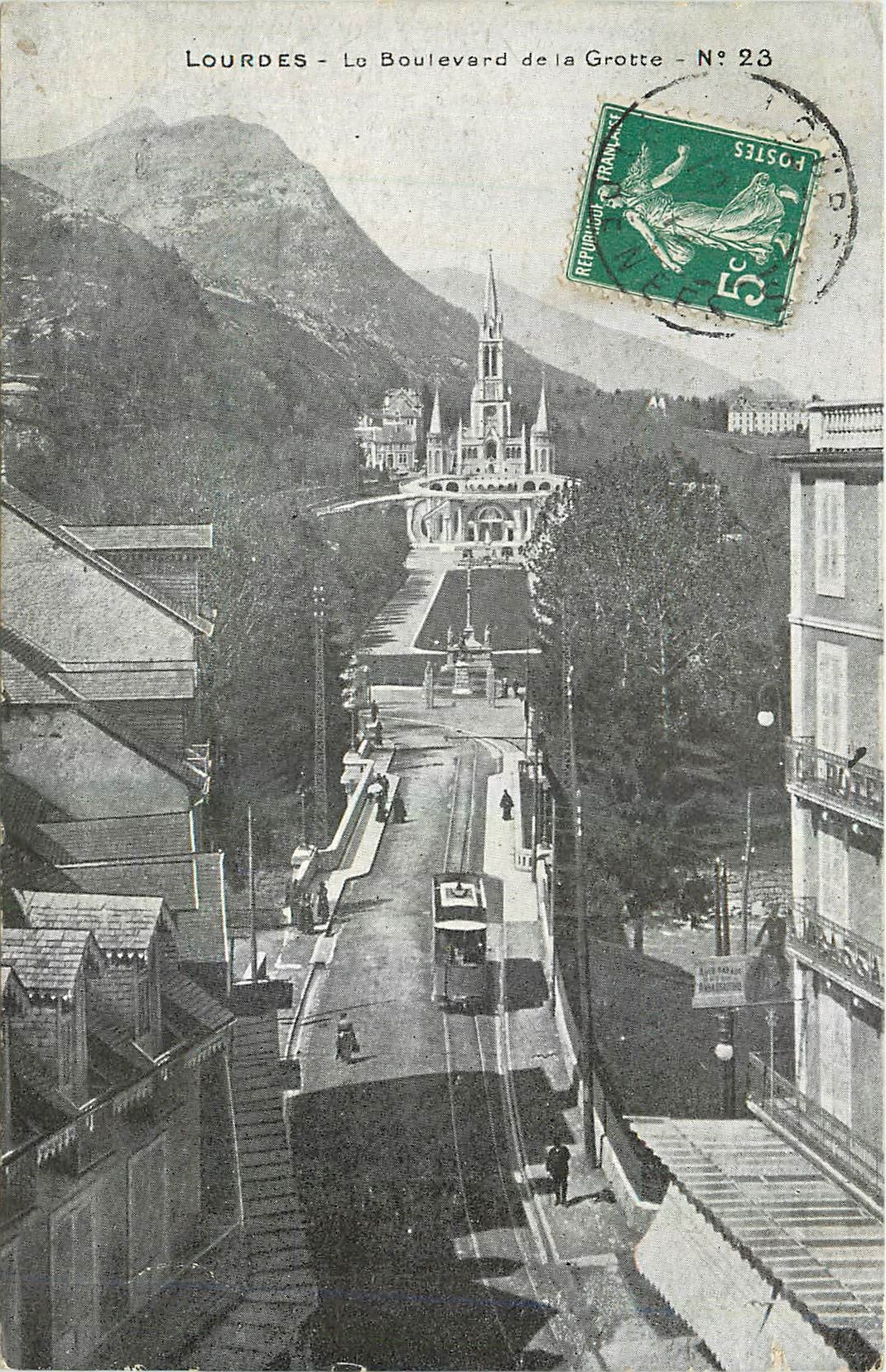 CPA Lourdes Le Boulevard de la Grotte Funiculaire