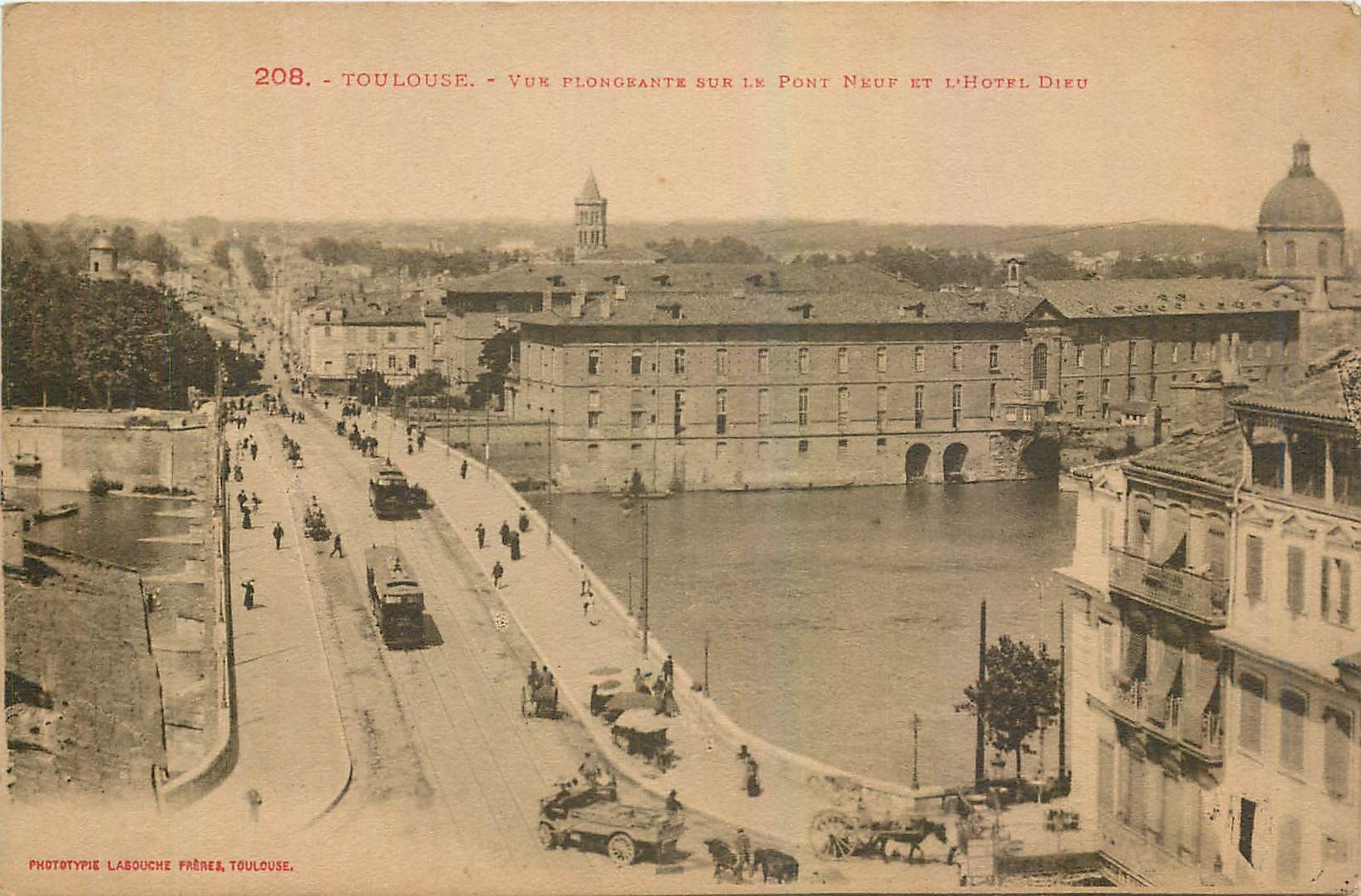 CPA Toulouse Vue plongeante sur le Pont Neuf et l'Hotel Dieu 