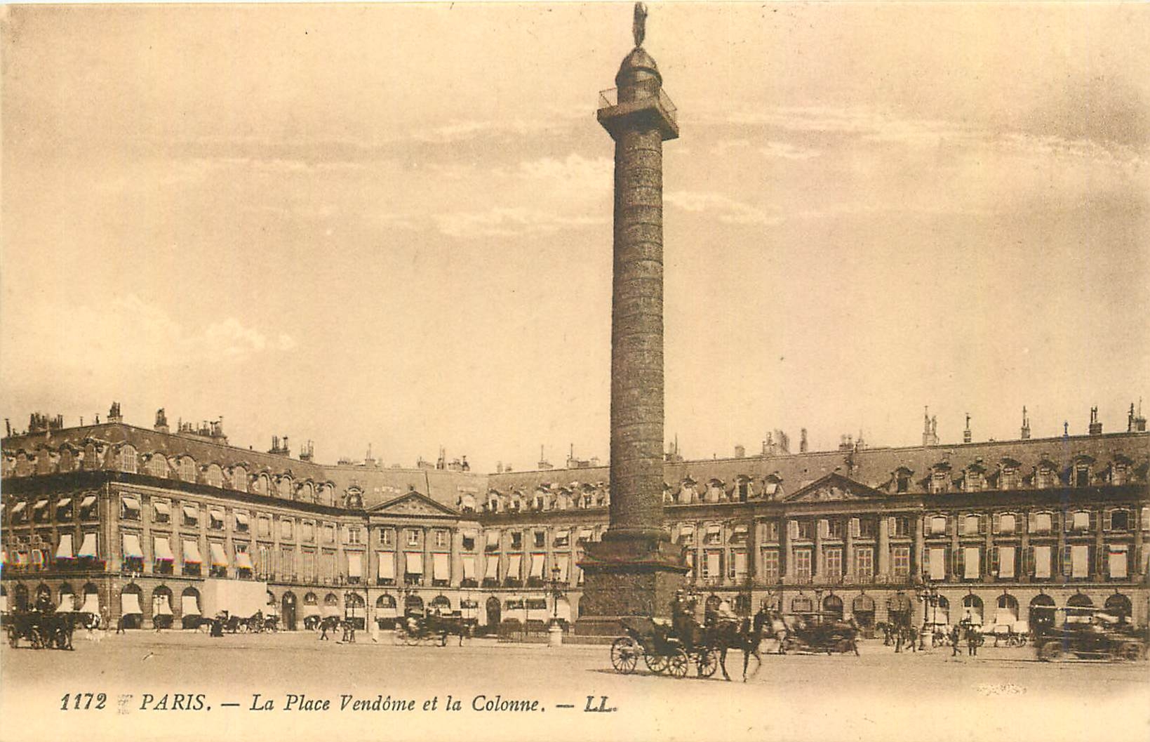 CPA Paris La Place Vendome et la Colonne 