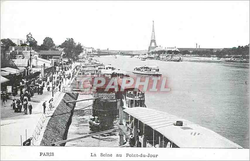 CPA Paris La Seine au Point du Jour Tour Eiffel Bateaux