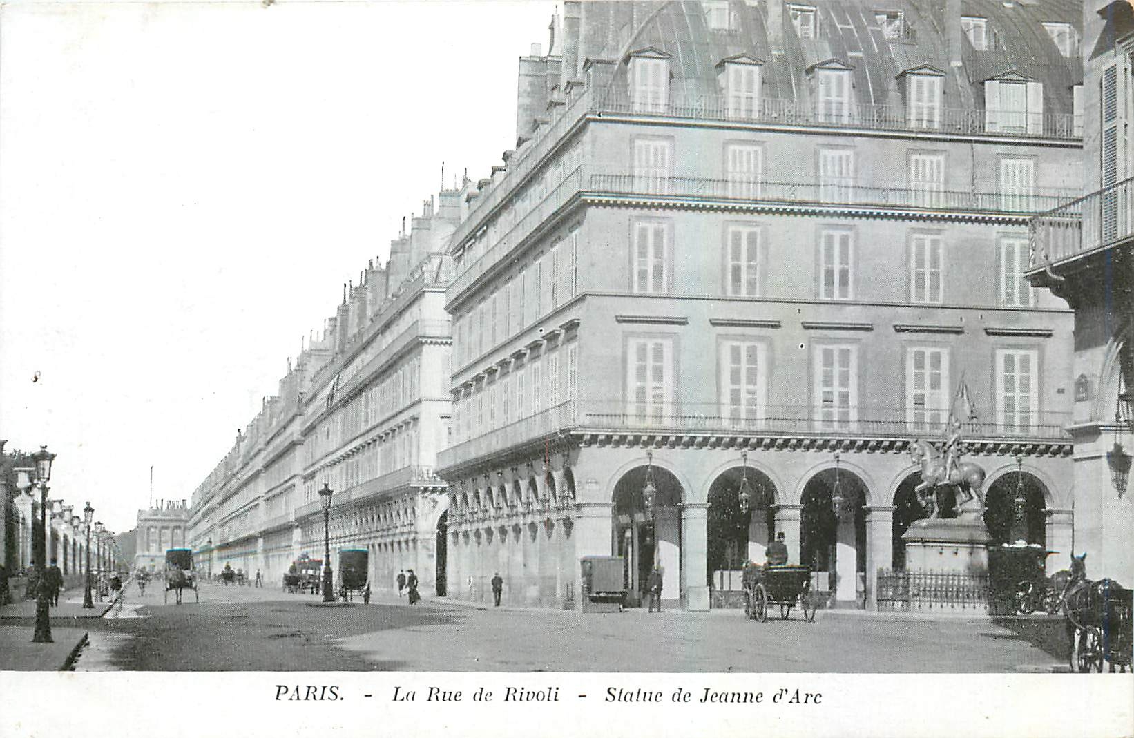 CPA Paris La Rue de Rivoli Statue de Jeanne d'Arc 