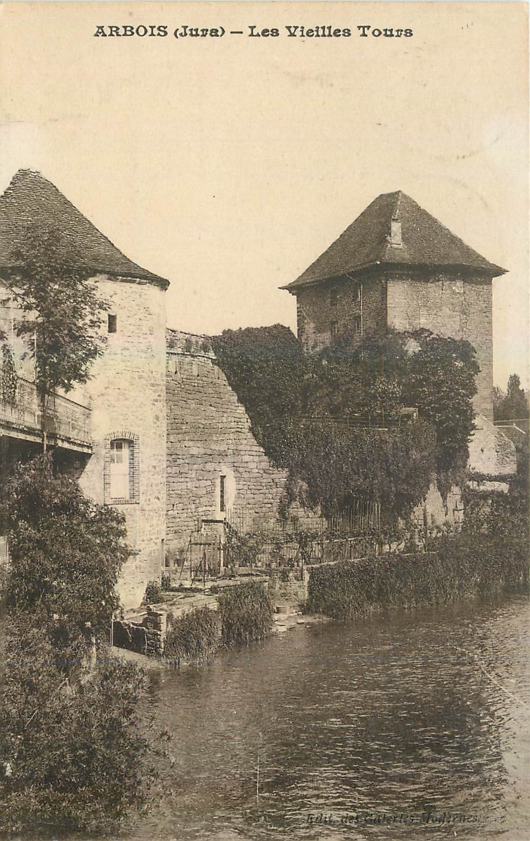CPA Arbois Jura Les Vieilles Tours 