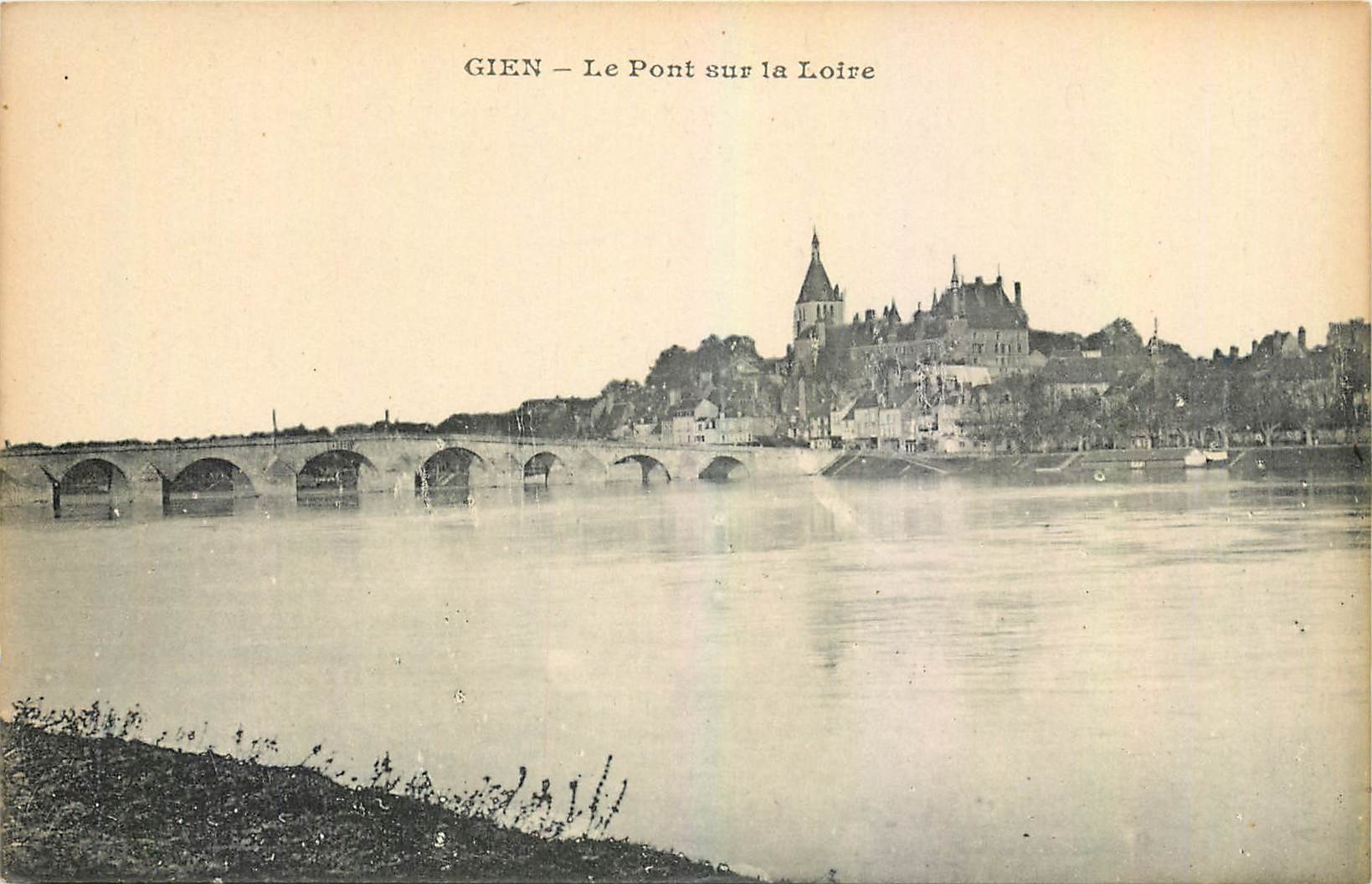 CPA Gien Le Pont sur la Loire 