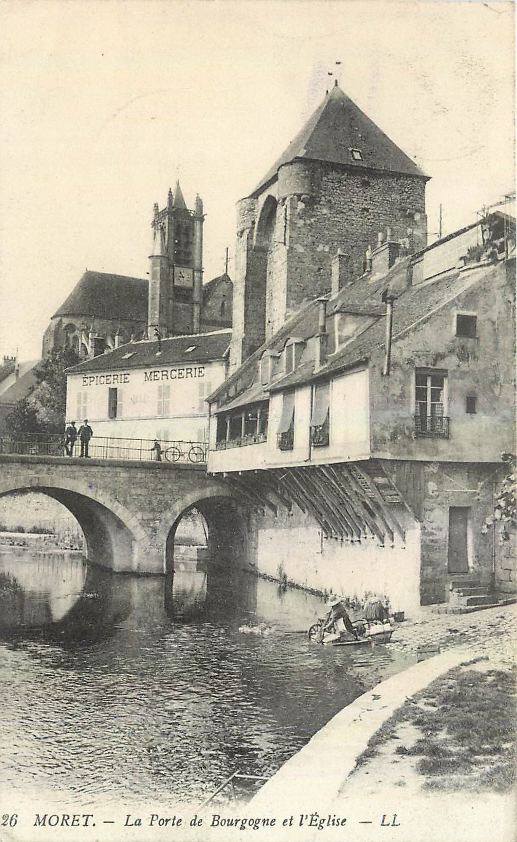 CPA Moret La Porte de Bourgogne et l'Eglise Lavandiere Epicerie Mercerie