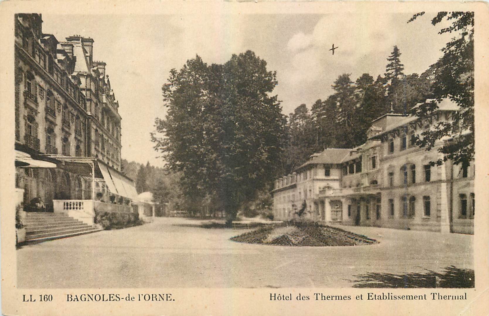 CPA Bagnoles de l'Orne Hotel des Thermes et Etablissement Thermal 
