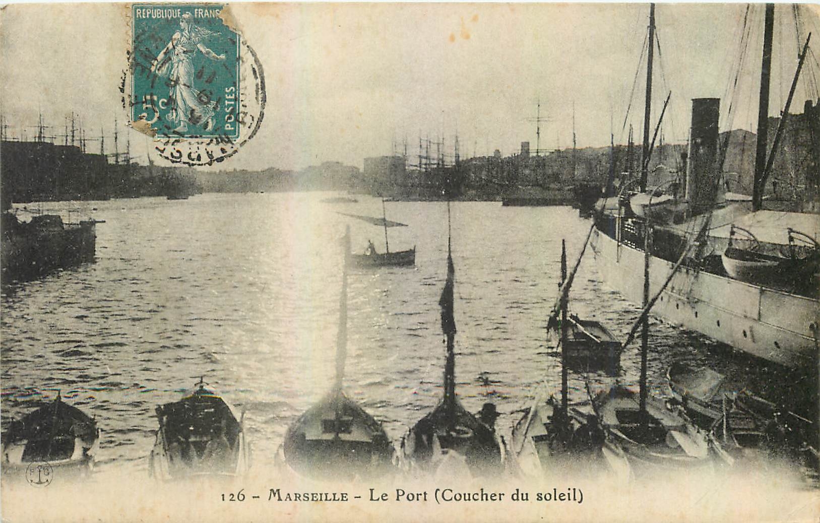 CPA Marseille Le Port Coucher du soleil Bateaux