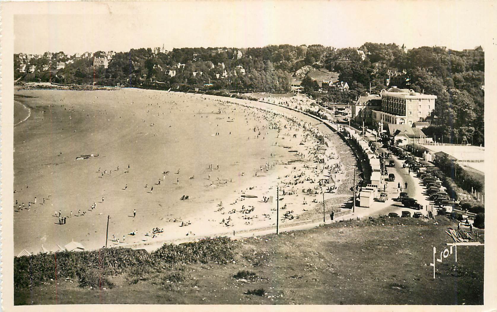 Plage de Trestraou à marée basse — Perros-Guirec (C.-du-N.) — Éditions d'Art, Paris
