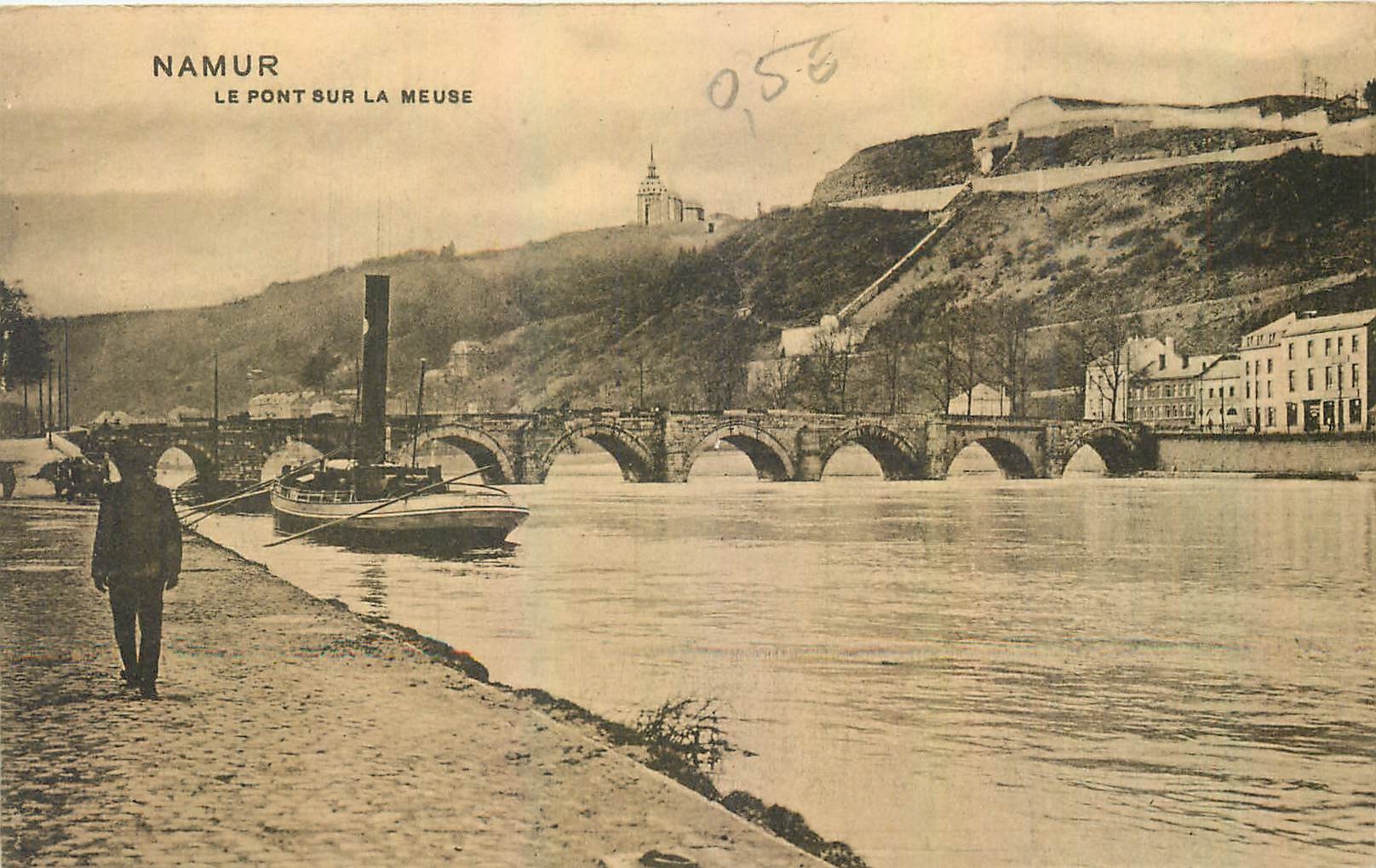 CPA Namur Le Pont sur la Meuse Bateau