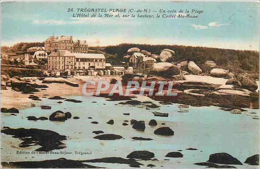 Trégastel-Plage (C.-du-N.) — Ein Stück der Strand — Das Hotel de la Mer und, auf der Höhe, das Schloss Sainte-Anne — Ausgabe des Hotels Beau-Séjour, Trégastel