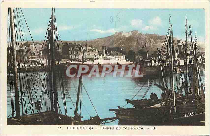 CPA Cherbourg Bassin du Commerce Bateaux