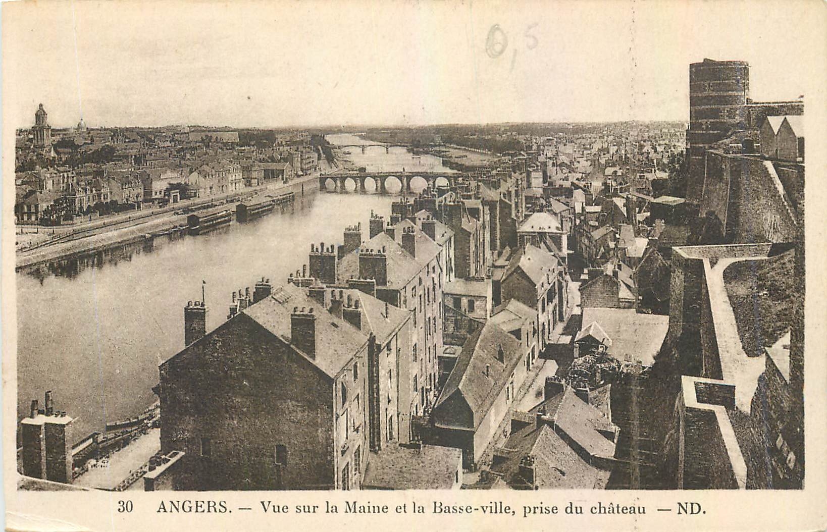 CPA Angers Vue sur la Maine et la Basse ville prise du Chateau 