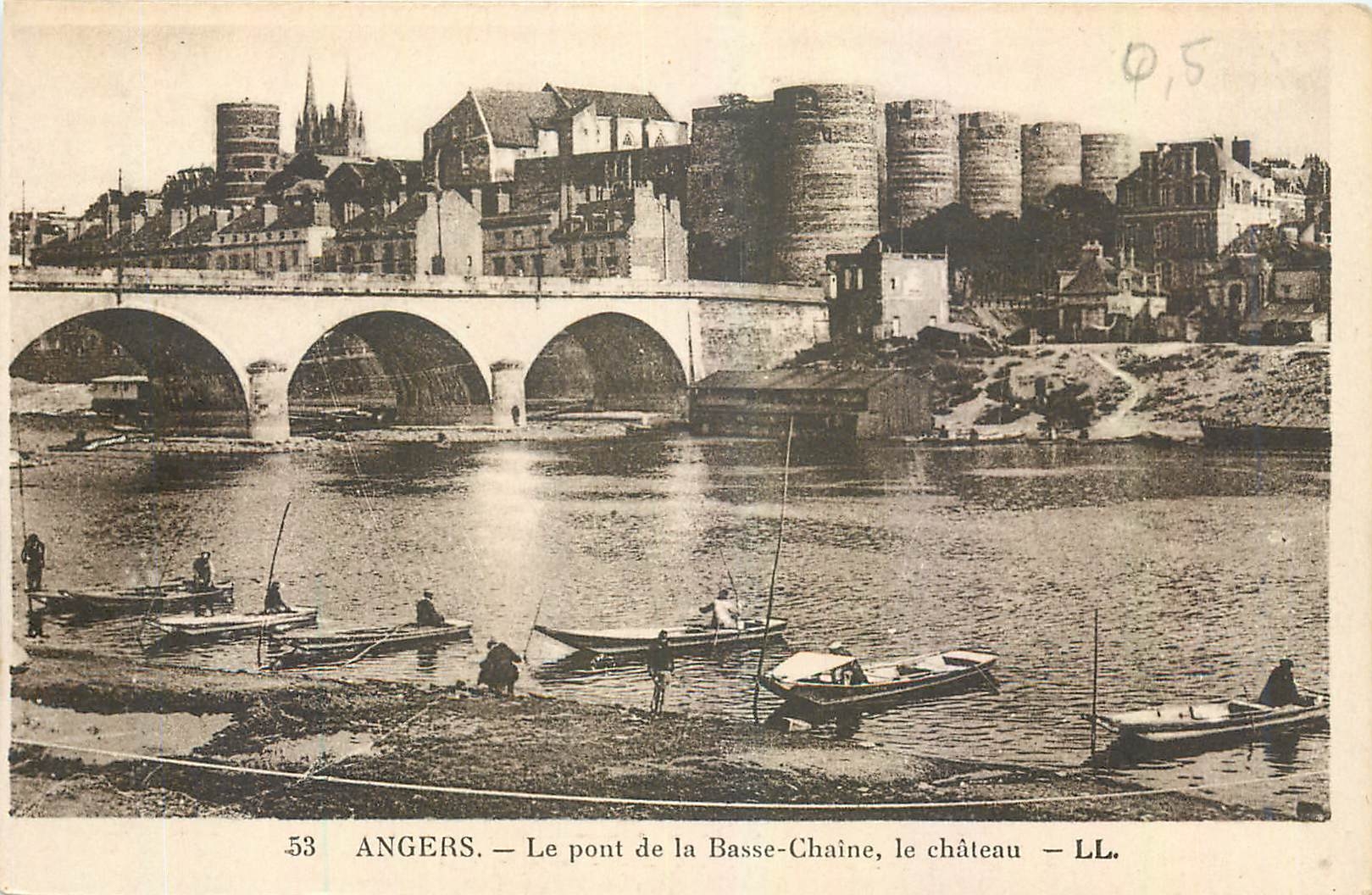CPA Angers Le pont de la Basse Chaine le chateau Bateaux