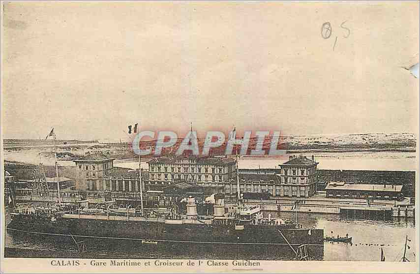 CPA Calais Gare Maritime et Croiseur de 1ere Classe Guichen Bateau