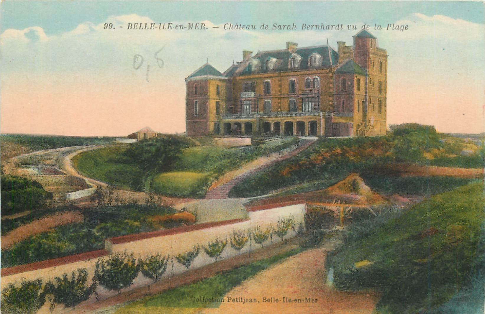 CPA Belle Ile en Mer Chateau de Sarah Bernhardt vu de la Plage