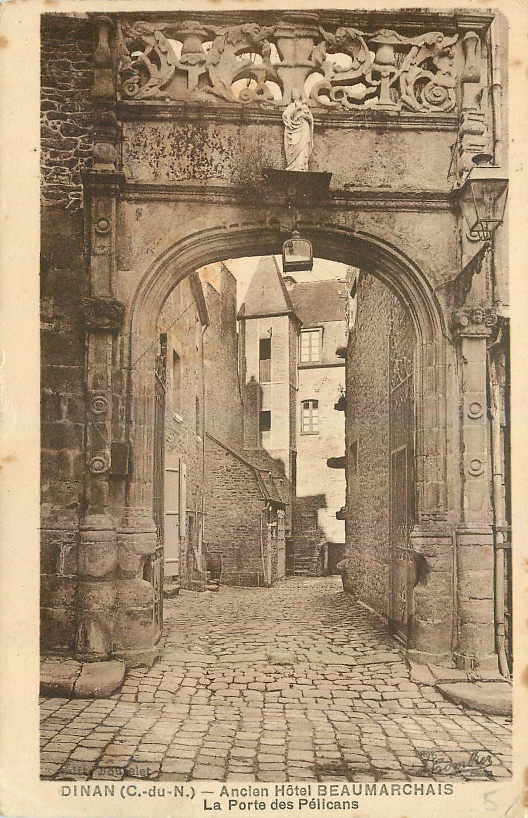 Dinan (C.-du-N.) — Ancien Hôtel Beaumarchais — La Porte des Pélicans — Éditeur Doubelet, n°5