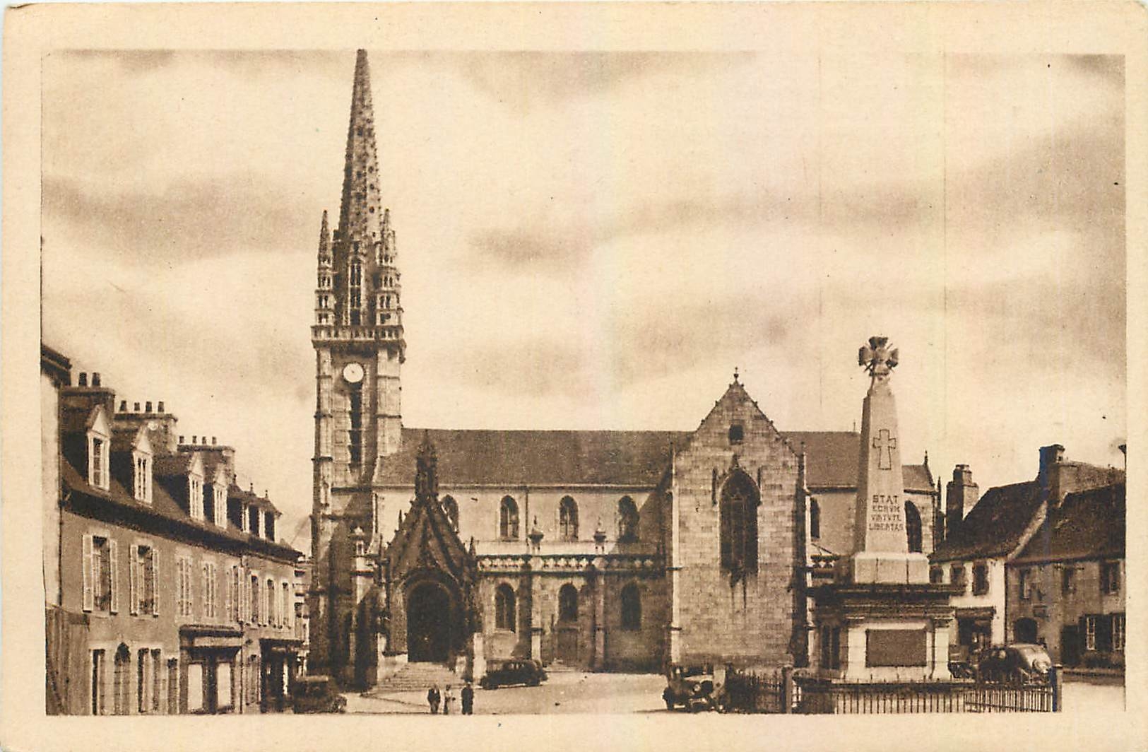 CPA Landivisiau Finistere La Place de l'Eglise 