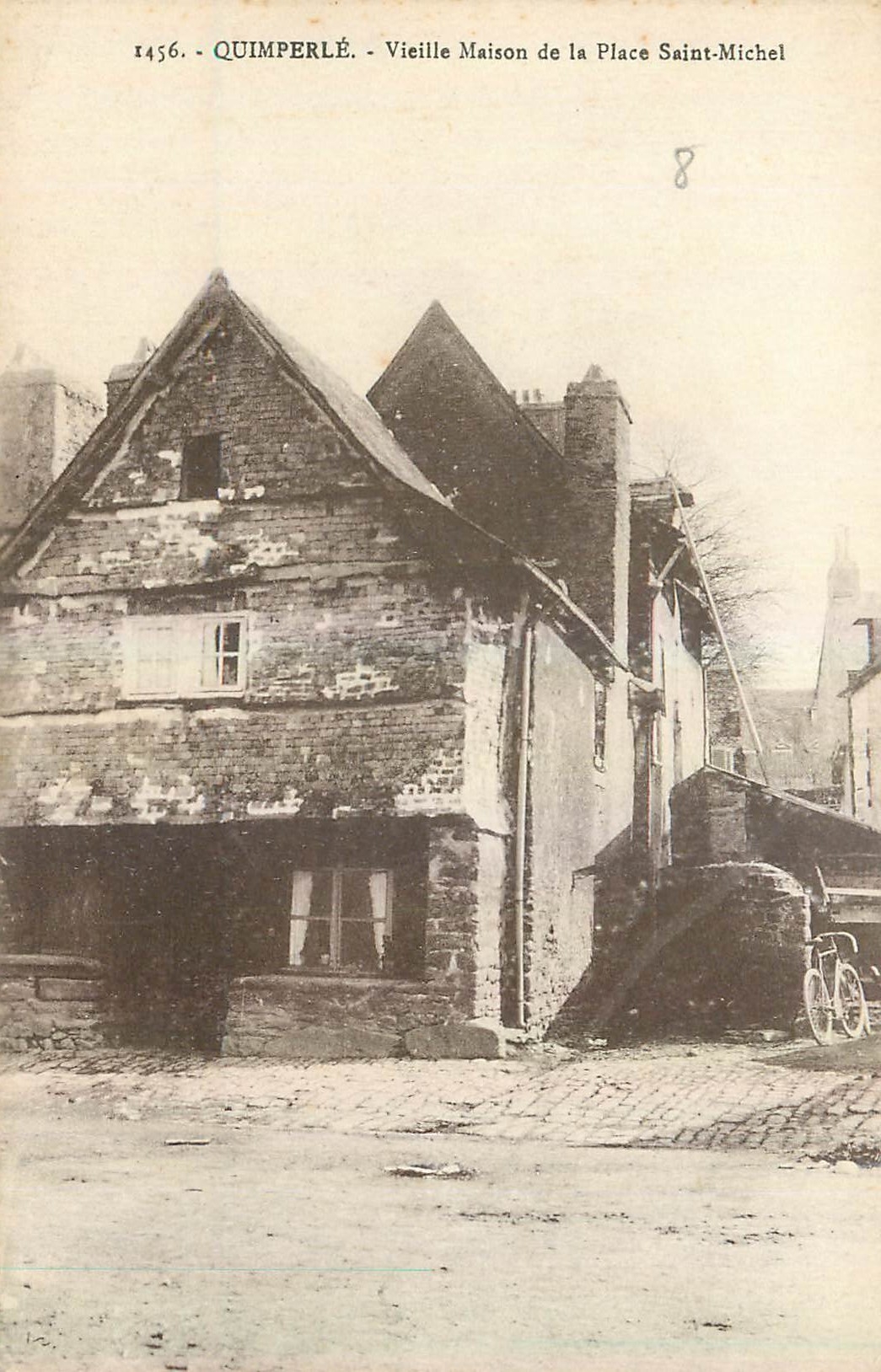 CPA Quimperle Vieille Maison de la Place Saint Michel 