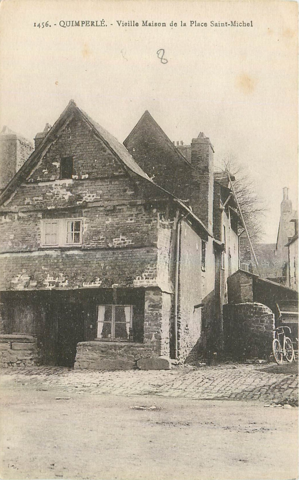 CPA Quimperle Vieille Maisons de la Place Saint Michel 