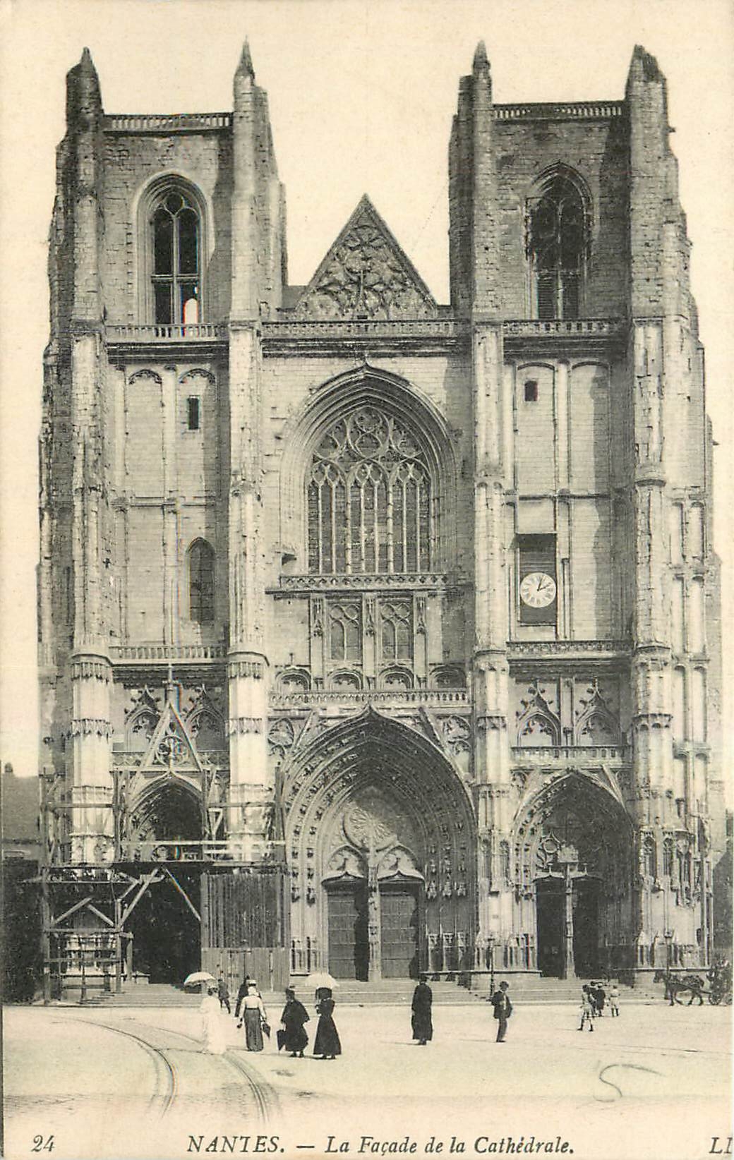 CPA Nantes La Facade de la Cathedrale 