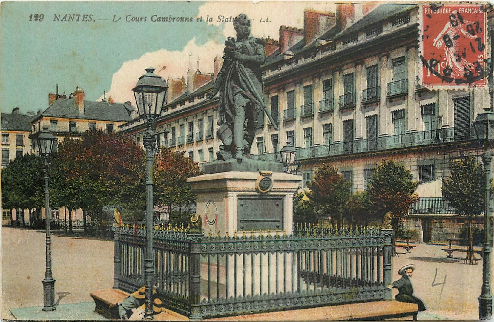 CPA Nantes Le Cours Cambronne et ls Statue 