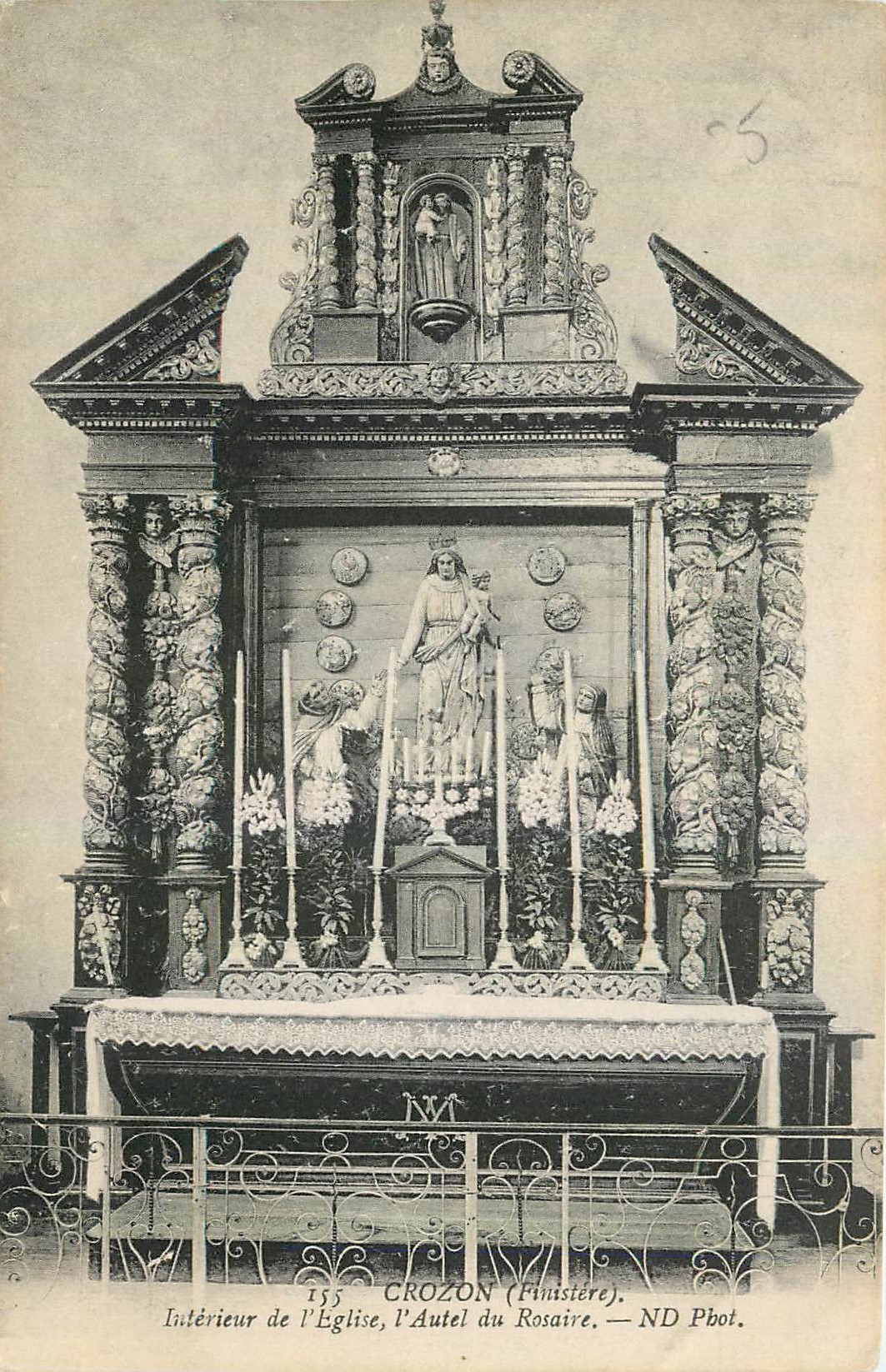 CPA Crozon Finistere Interieur de l'Eglise l'Autel du Rosaire 