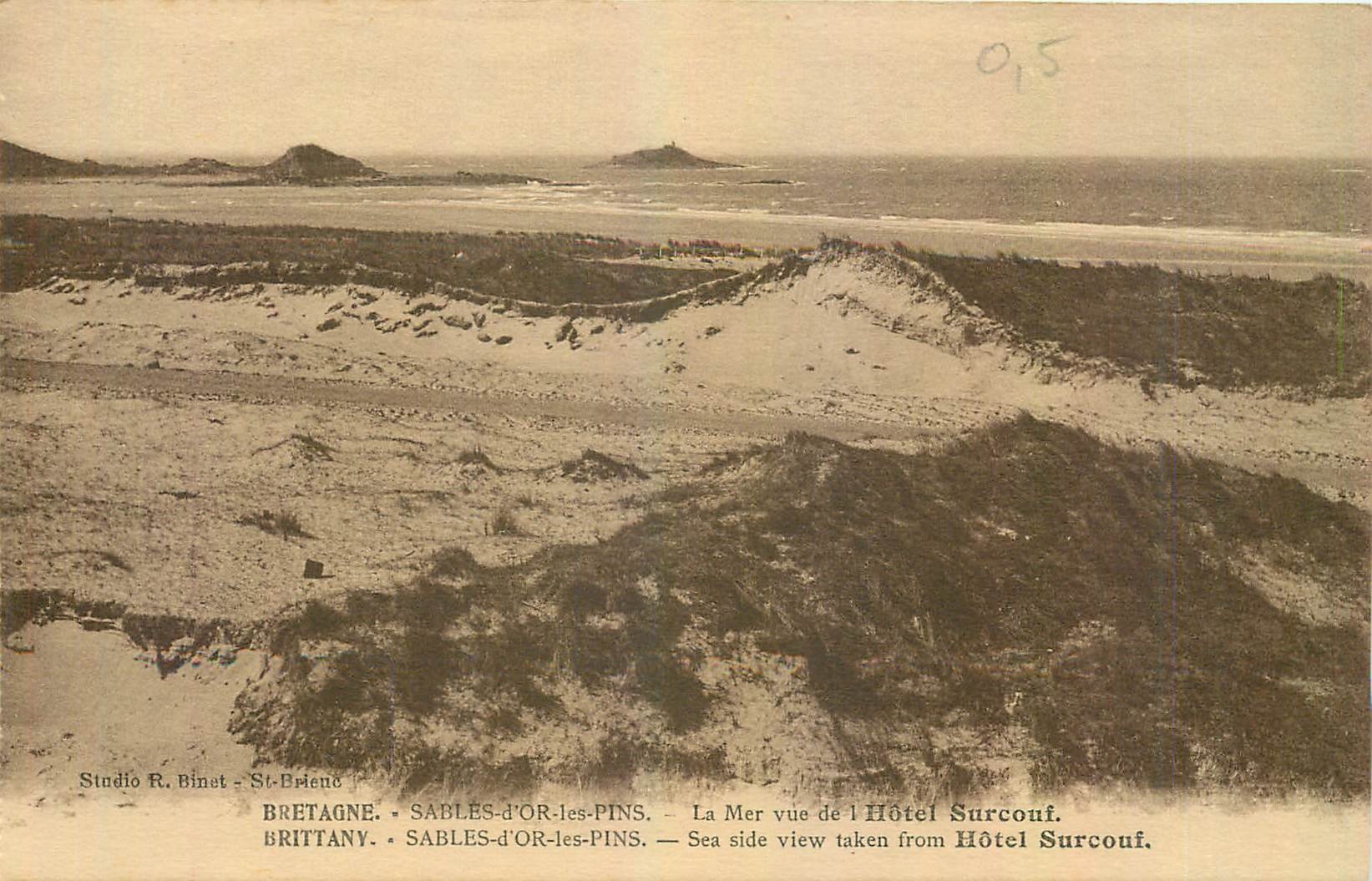 Sables-d'Or-les-Pins — Vue de la mer depuis l'Hôtel Surcouf — Studio R. Binet - St-Briёnё