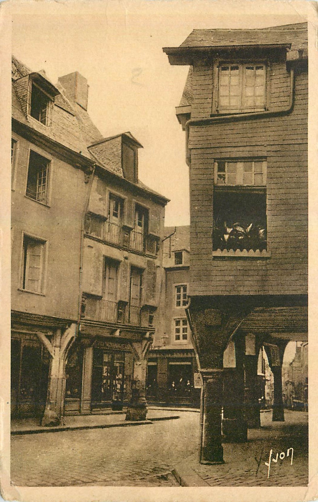 Dinan (Côtes-du-Nord) — Vieilles maisons de la rue de l'Apport — Les Éditions d'Art Wyon, Paris