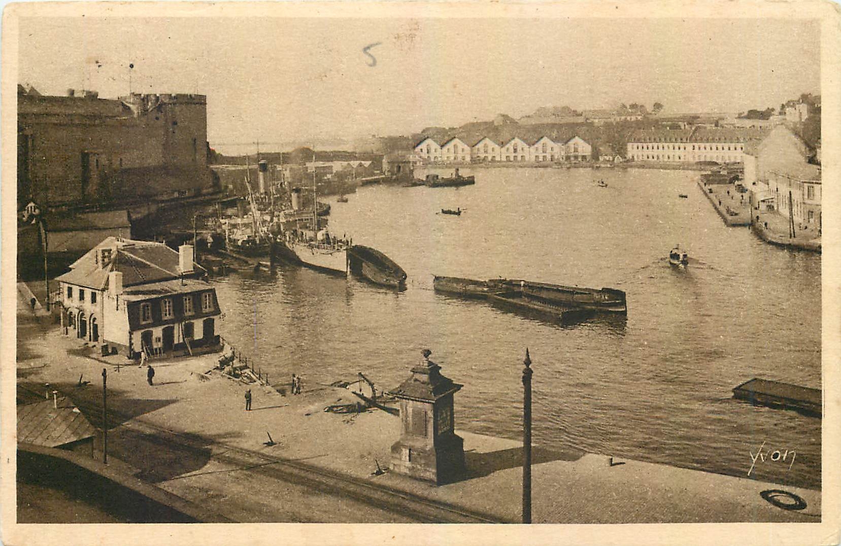 CPA Brest Finistere L'Avant Port Militaire 