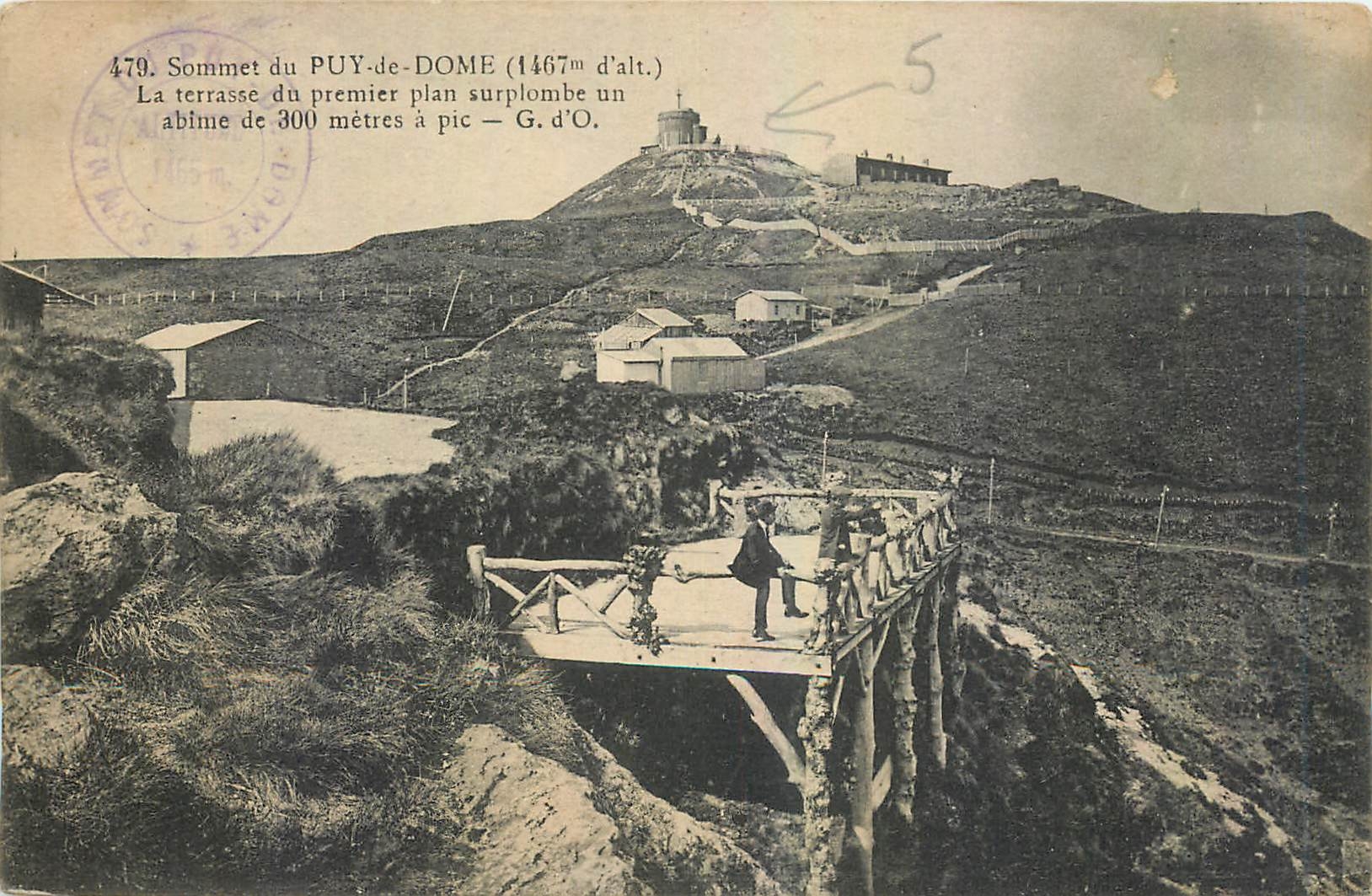 Sommet du PUY-de-DOME (1467m d'alt.) — terrasse surplombant un abîme de 300 mètres — G. d'O. — éditeur Goutréfanges (P. de D.)