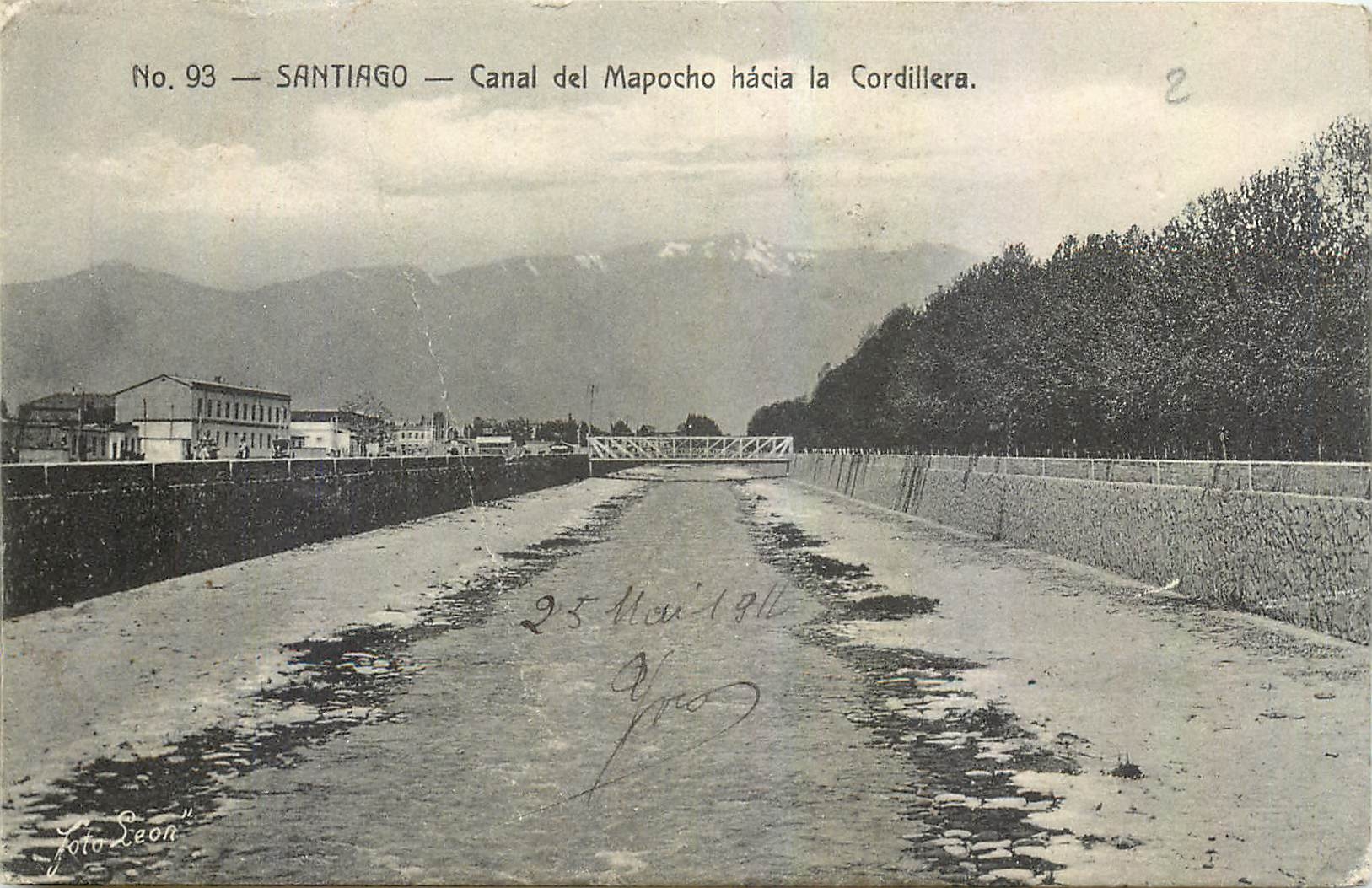 CPA Santiago Canal del Mapocho hacia la Cordillera 