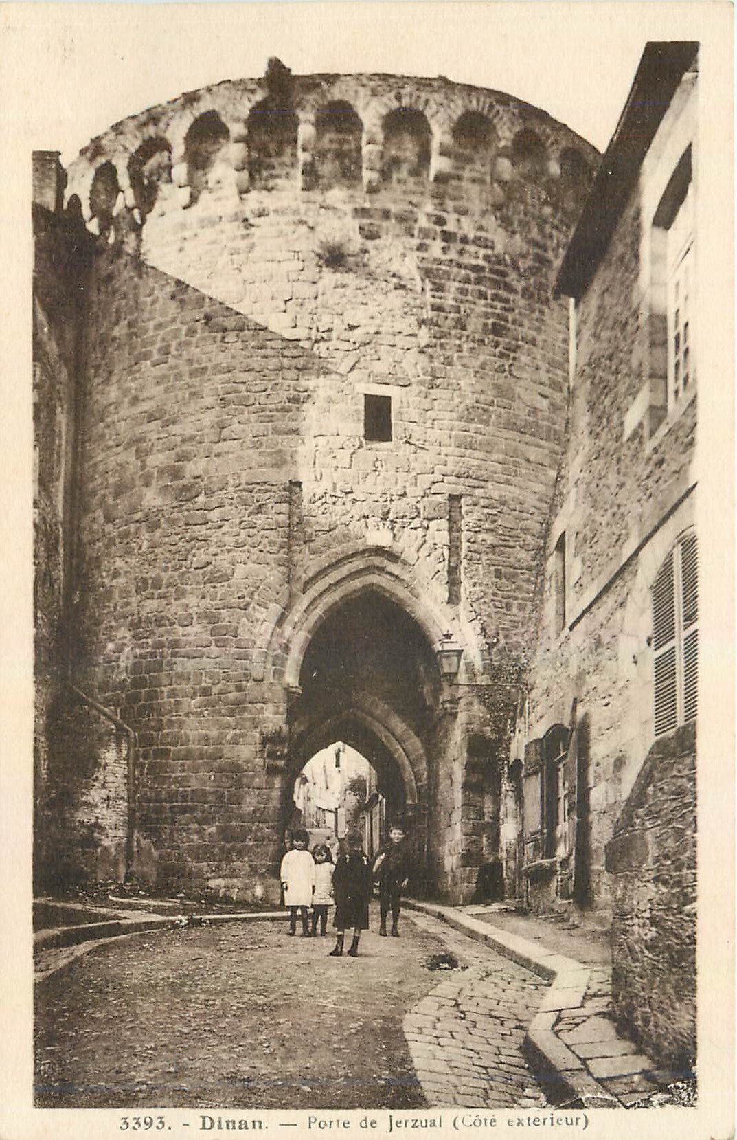 CPA Dinan Porte de Jerzual Cote exterieur 
