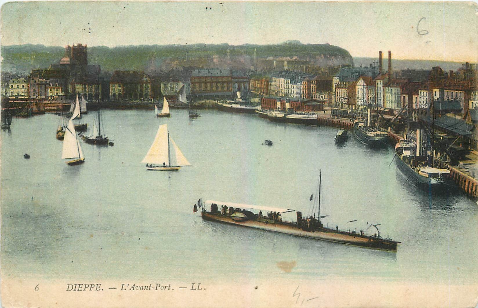 CPA Dieppe L'Avant Port Bateau