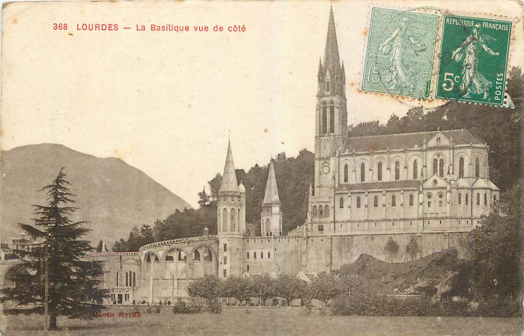CPA Lourdes La Basilique vue de cote 