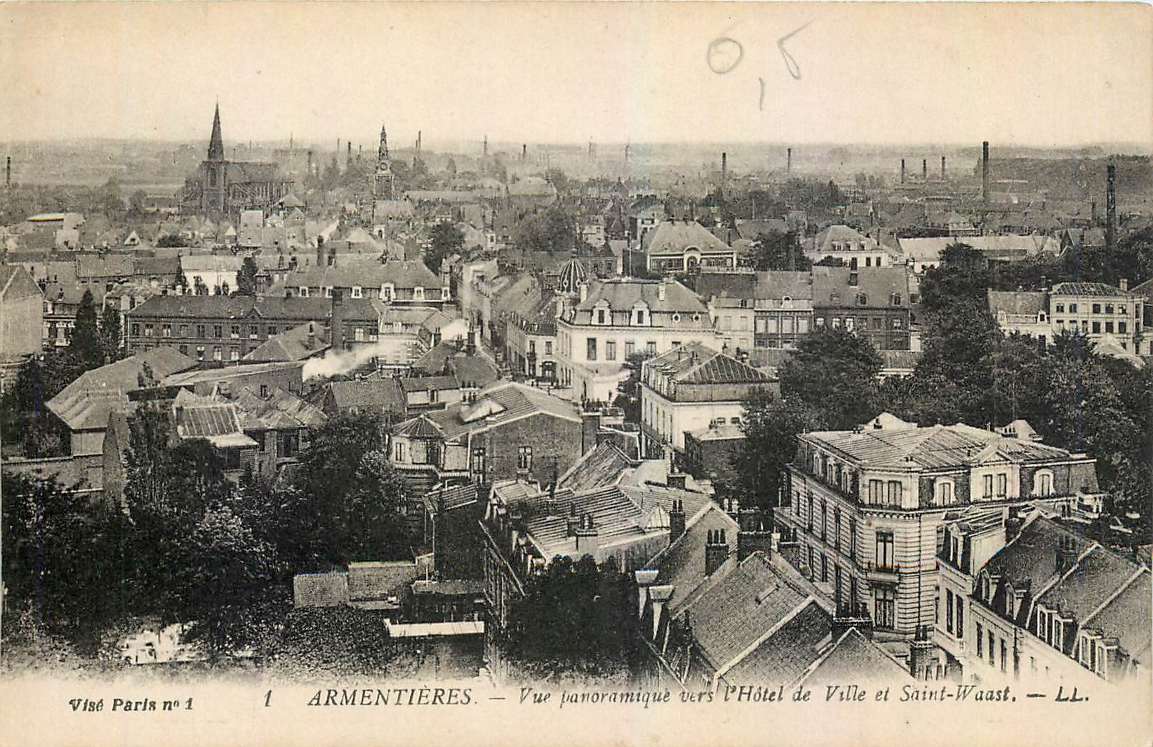 CPA Armentieres Vue panoramique vers l'Hotel de Ville et Saint Waast 