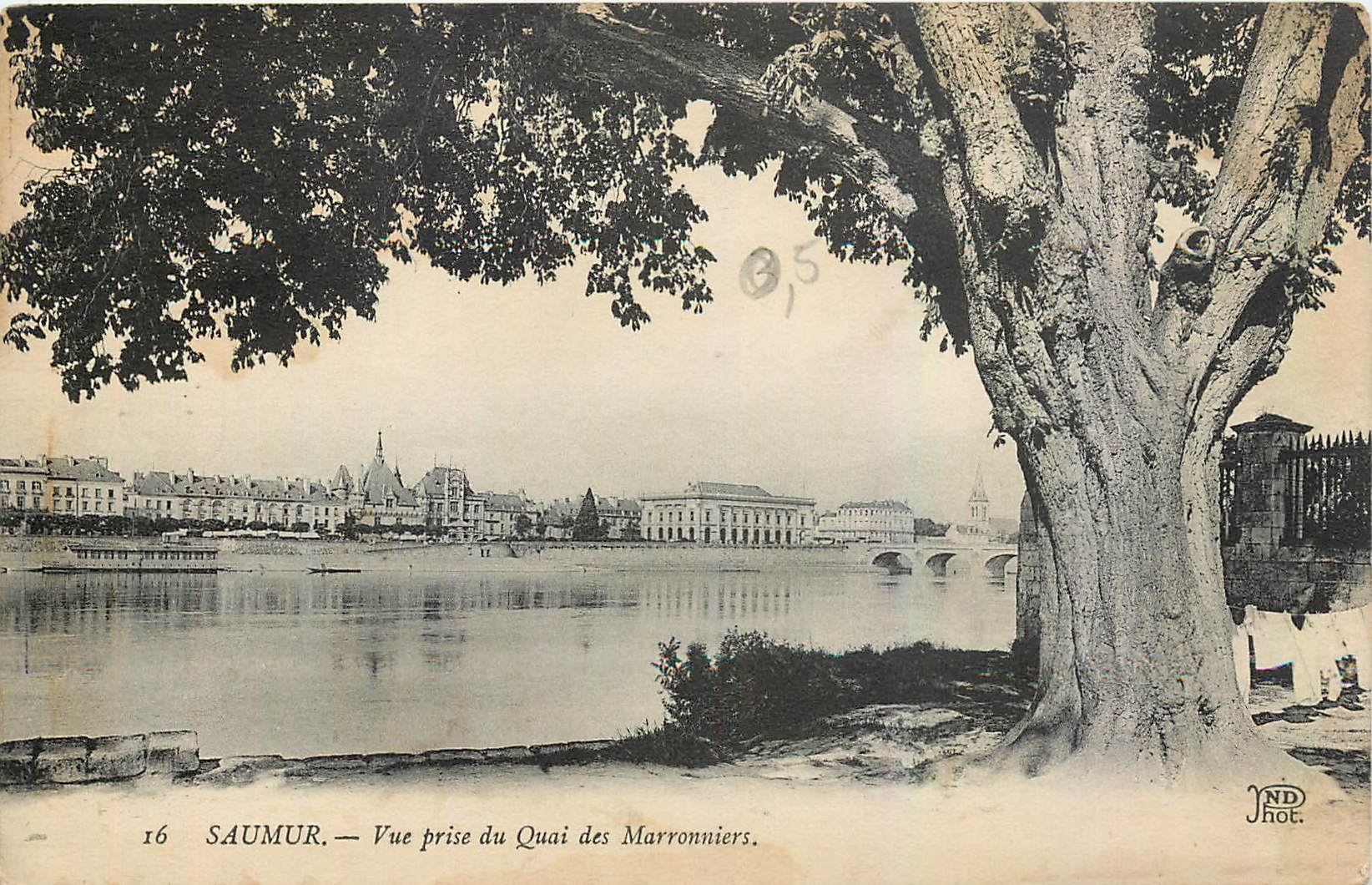 CPA Saumur Vue prise du Quai des Maronniers 