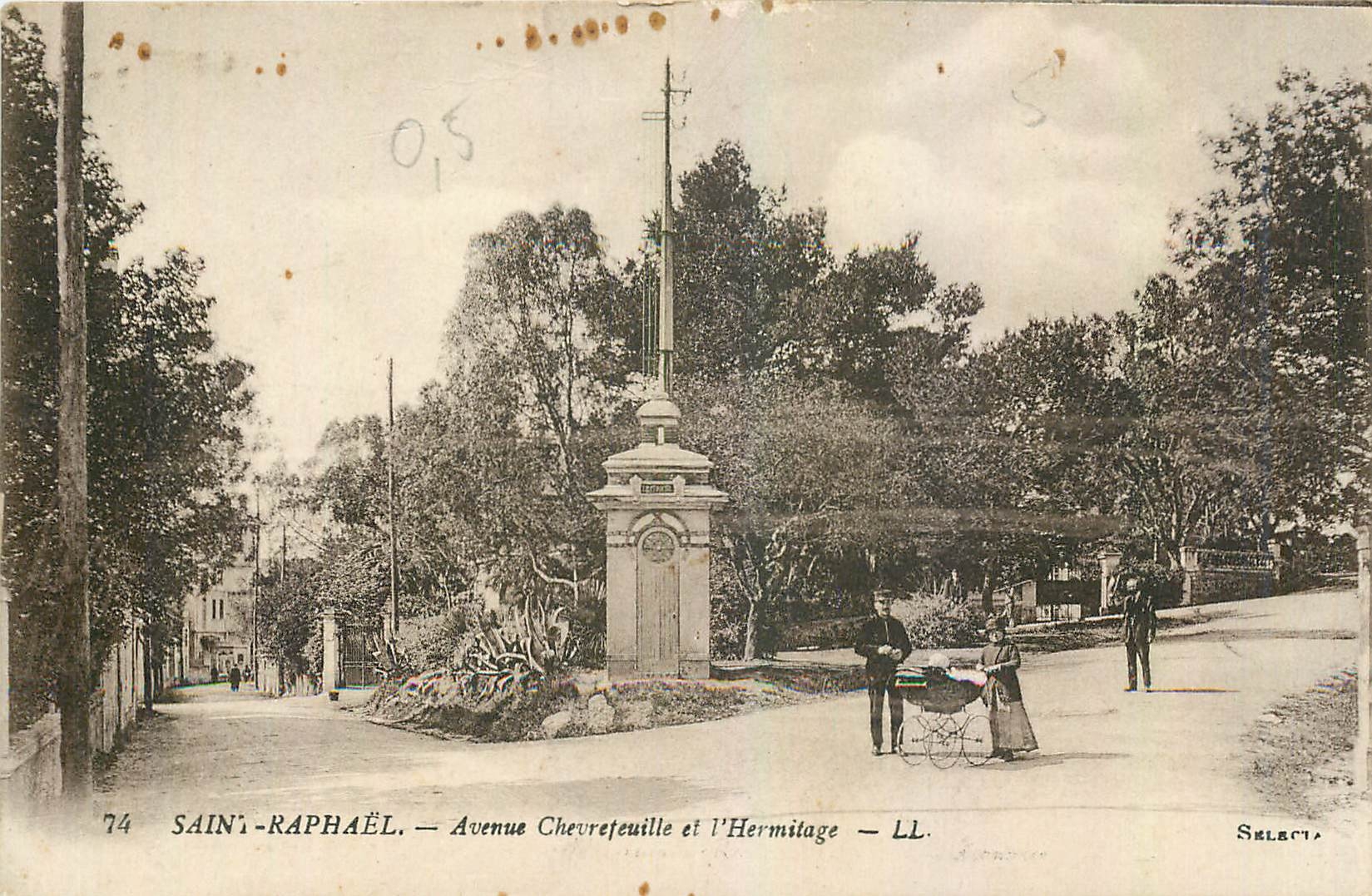 CPA Saint Raphael Avenue Chevrefeuille et l'Hermitage 