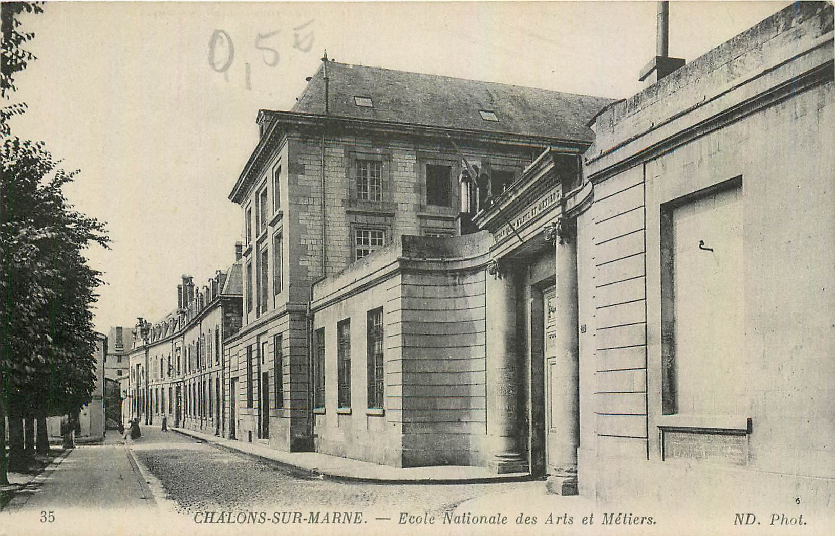 CPA Chalons sur Marne Ecole Nationale des Arts et Metiers 