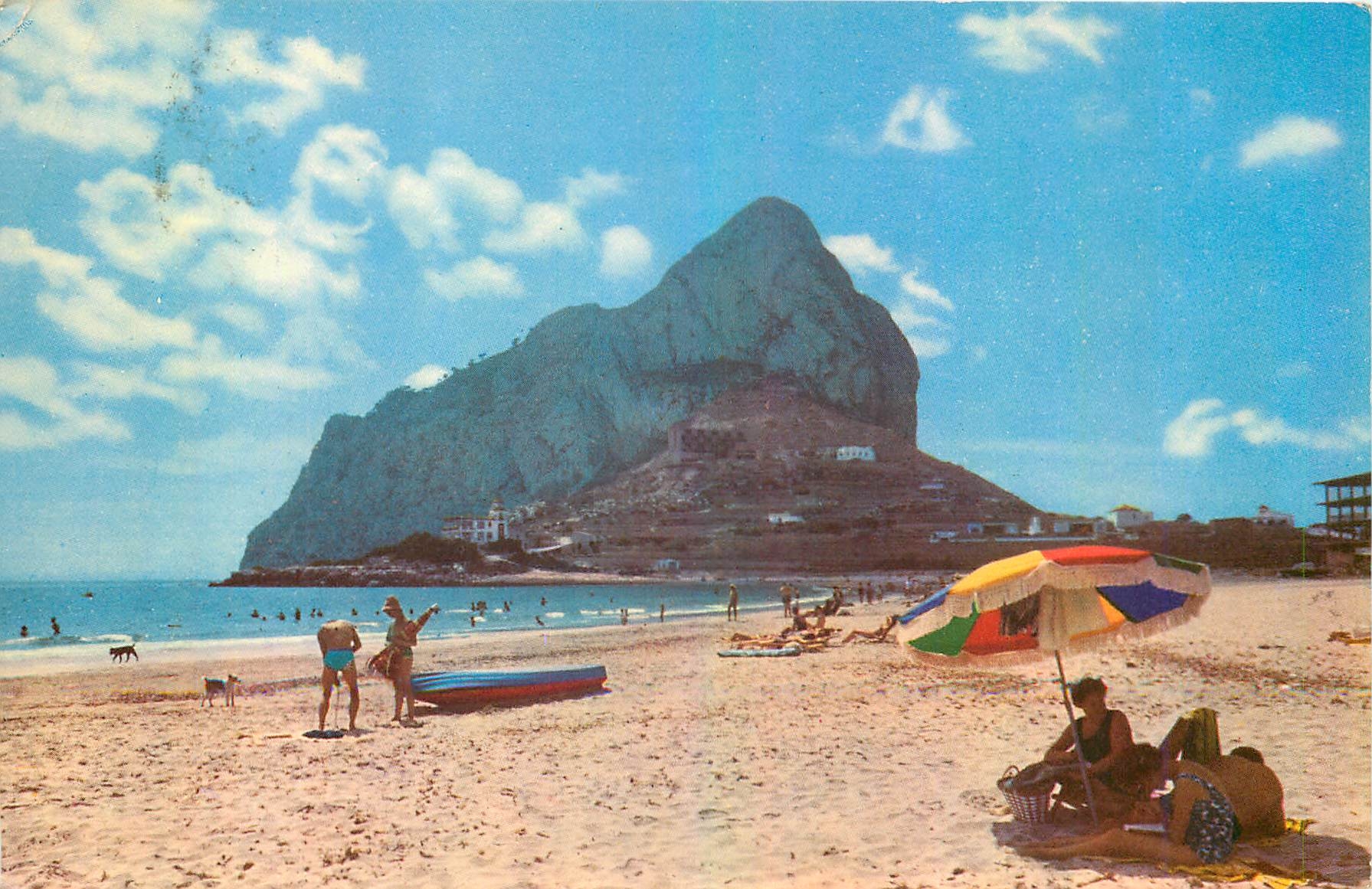CPM Calpe Alicante La plage du Levant au fond le Penon de Hach 