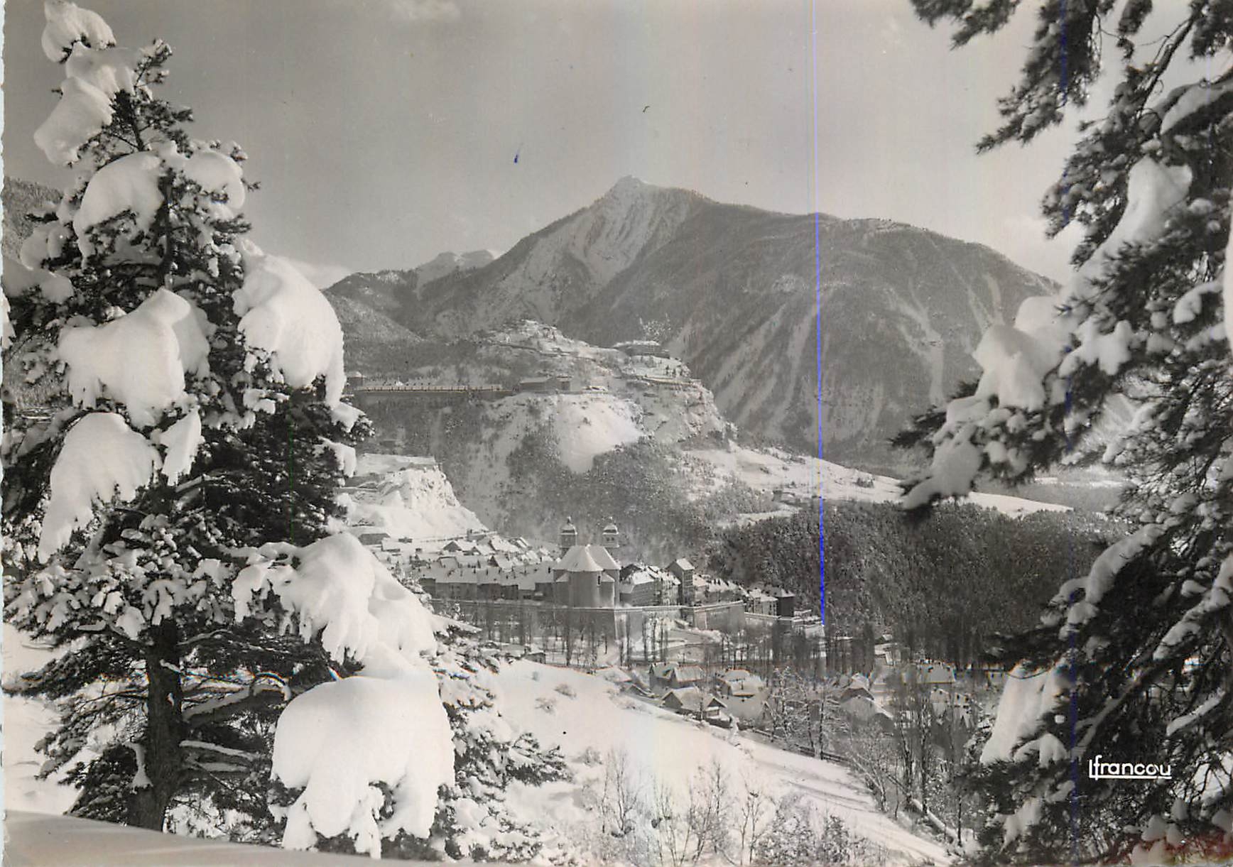 BRIANÇON (1326) — vue hivernale enneigée — Editions FRANCOU