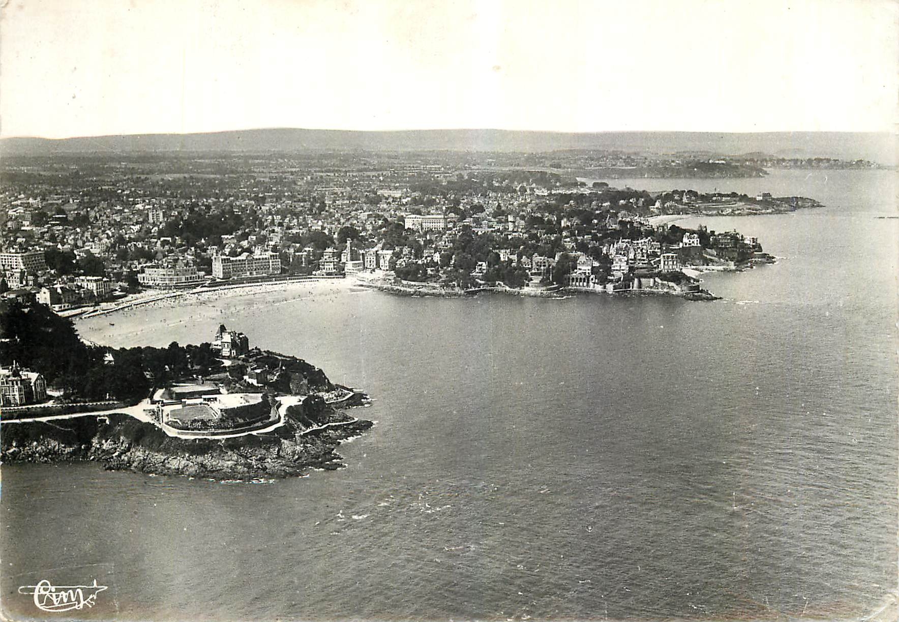 Dinard (I.-et-V.) — Pointe du Moulinet — La Plage et vue générale de la côte — Crayon