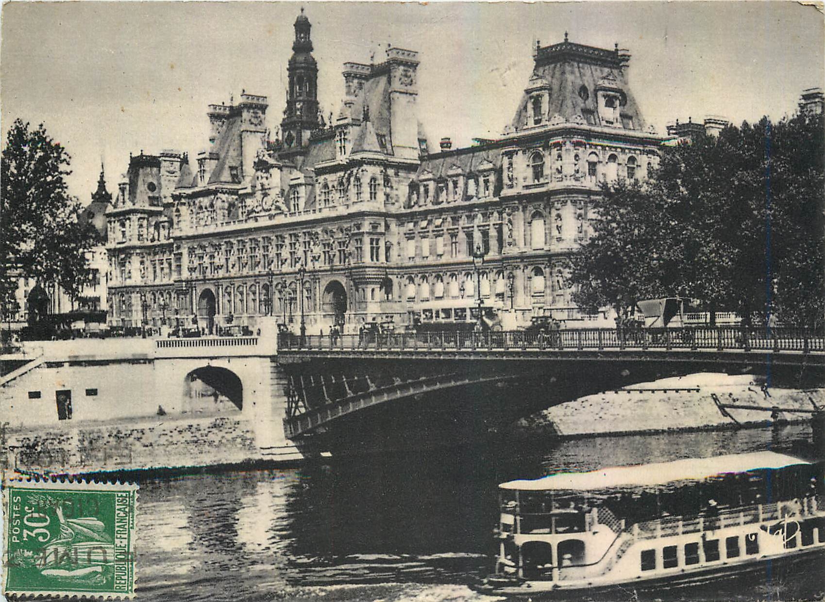 CPM Paris L'Hotel de Ville Bateau Peniche