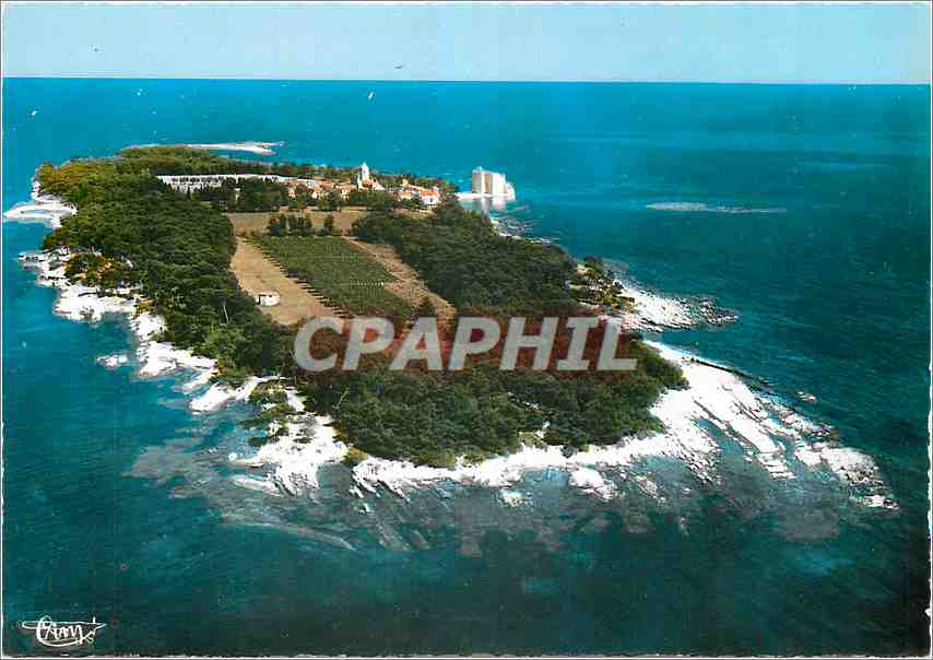 CPM Cannes AM Abbaye de ND de Lerins Vue aerienne d'ensemble de I'le St Honorat 