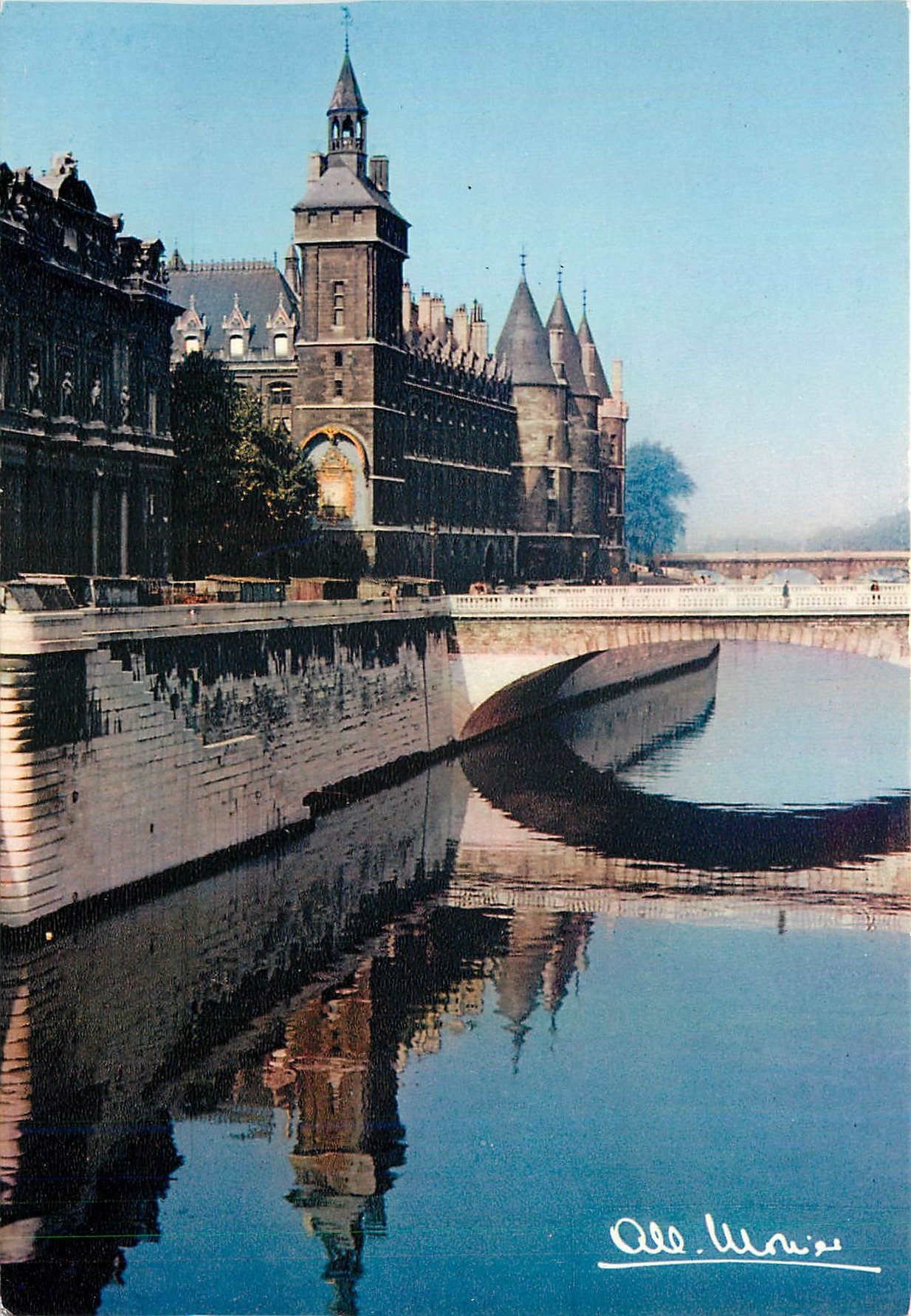 CPM Paris La Seine et le Palais de Justice 